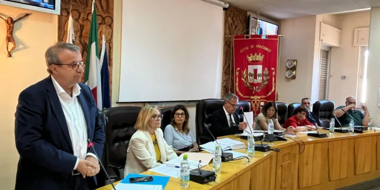 Tossilo, gli assessori Emanuele Cani e Rosanna Laconi in Consiglio comunale a Macomer