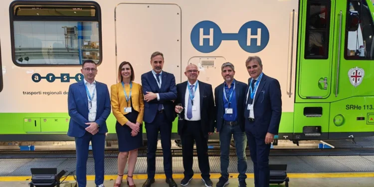 Trasporti, il primo treno a idrogeno a scartamento ridotto del mondo viaggerà in Sardegna