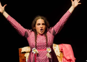 Il “Festival Giardini Aperti” di Abaco Teatro approda a Vallermosa tra ironia al femminile e miti dello sport
