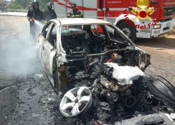 Tertenia: a fuoco un’auto