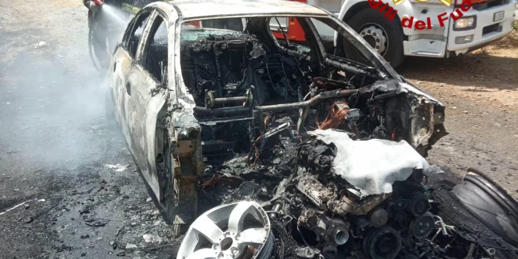 Tertenia: a fuoco un’auto