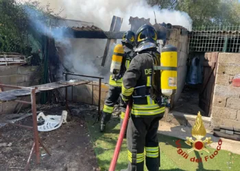 Olbia: a fuoco un deposito attrezzi sulla provinciale 38 bis