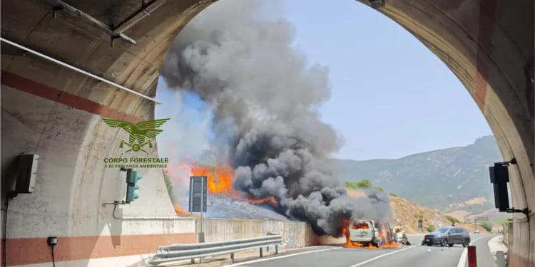 Maracalagonis: incendio in località “Su Riu”