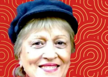 La pubblicazione “Vivi Nuoro” omaggia Rosetta Murru e l’artista narra l’origine del suo amore per Nuoro, città di adozione e dell’anima da cinquantasette anni