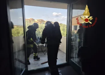 Palau: a fuoco un appartamento in via Razzoli