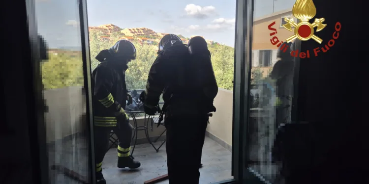 Palau: a fuoco un appartamento in via Razzoli