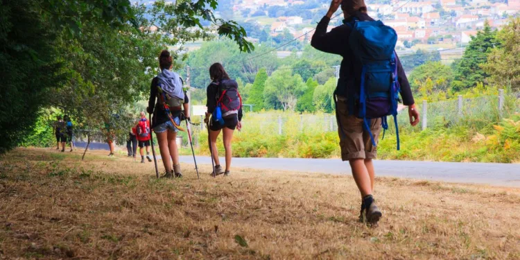 Sentieri e Cammini, la Giunta aggiorna le linee guida regionali: nasce un sistema integrato per valorizzare il turismo lento, l’accessibilità e la mobilità sostenibile