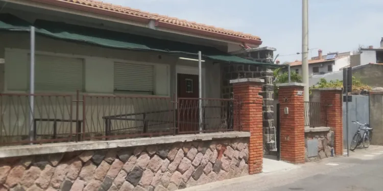 Uras, installato un telo parasole all’ingresso dell’ambulatorio di cure primarie