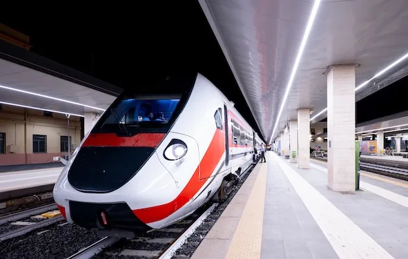 Si sono svolte nella notte tra il 9 e il 10 luglio le corse prova del nuovo treno ATR 465, prodotto da CAF e acquistato dalla Regione Sardegna