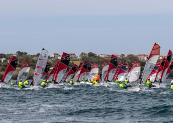 Il Mondiale OpenSkiff entra nel vivo: a Calasetta una flotta ricca di medaglie