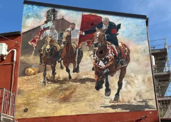 “Sas Bandelas”: a Suni un murale di Pina Monne