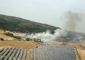 Giave: un vasto incendio da questa mattina sta devastando le campagne di Campu Giavesu