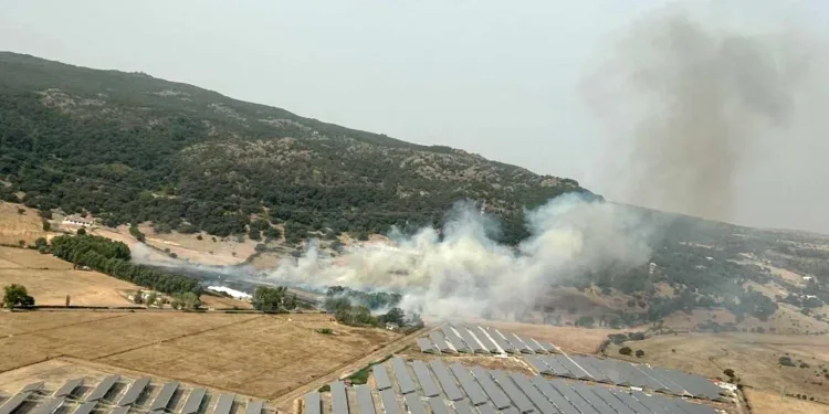 Giave: un vasto incendio da questa mattina sta devastando le campagne di Campu Giavesu