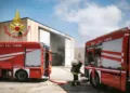 Santa Giusta: a fuoco un mezzo all’interno di un capannone industriale