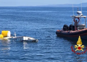 Porto Torres: recuperata un’imbarcazione affondata
