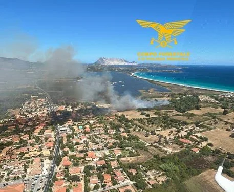 Incendi a San Teodoro e Giave