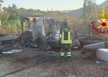 Rudalza: a fuoco un deposito di attrezzi