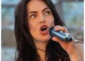 Michela Capra: realizza la creatività nella determinata ed originale concezione identitaria dell’arte e nell’impegno canoro di qualità