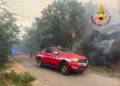 Imponente dispiegamento di uomini e mezzi per contrastare uno spaventoso incendio tra Arzana ed Elini