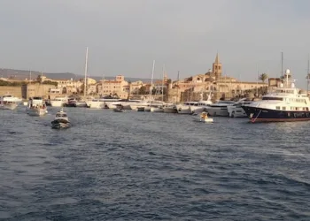 Alghero: un ordine del giorno per i defibrillatori automatici in spiagge e strutture sportive