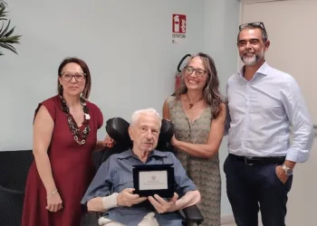La Regione Sardegna omaggia il maestro Mario Faticoni: mezzo secolo di teatro ed eredità culturale nell’Isola