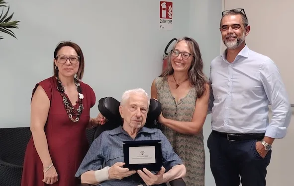 La Regione Sardegna omaggia il maestro Mario Faticoni: mezzo secolo di teatro ed eredità culturale nell’Isola