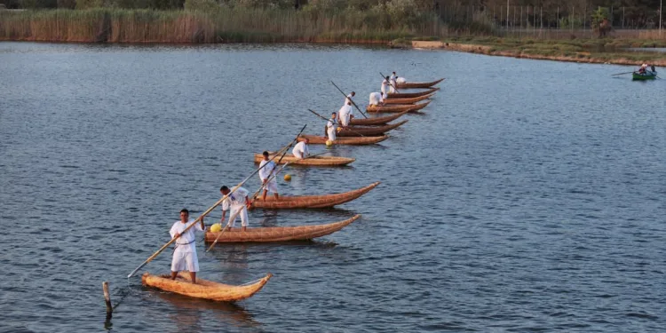La sfida sulle tradizionali barche d’erba palustre conclude la 45ª Regata de Is Fassonis
