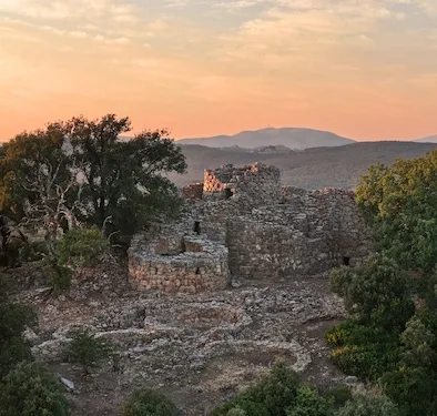 Archeo Music Wine 2026, Nuraghe Adoni di Villanova Tulo: omaggio a Fabrizio De André in una notte tra stelle, archeologia e percorsi enogastronomici
