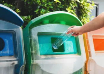 Filiera della plastica, operative da domani le nuove aree di Macchiareddu. L’assessora Rosanna Laconi: «Riprendono gradualmente i conferimenti, ma l’emergenza resta aperta»