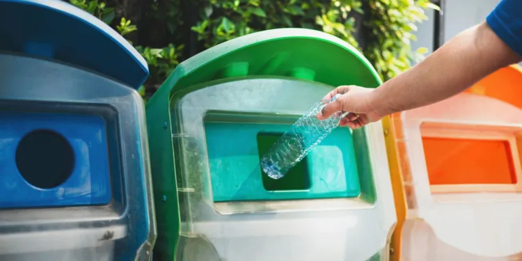 Filiera della plastica, operative da domani le nuove aree di Macchiareddu. L’assessora Rosanna Laconi: «Riprendono gradualmente i conferimenti, ma l’emergenza resta aperta»
