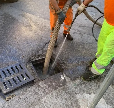 Alghero: prosegue la pulizia delle caditoie