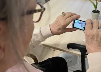 Alla RSA Korian Smeralda di Padru gli ospiti con Alzheimer raccontano il mondo con la fotografia