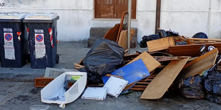 Abbandono di rifiuti a Sassari: i responsabili incastrati dalla videosorveglianza