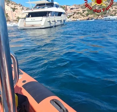 La Maddalena: soccorso un anziano in difficoltà respiratoria su uno yacth