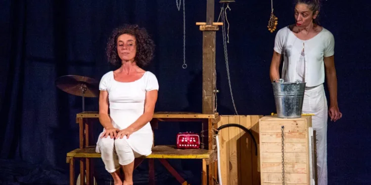 Teatro Ragazzi: “Nina e il Mare” di ScarlattineTeatro domenica 27 settembre ore 10.30 e ore 16.00 al Teatro Massimo di Cagliari per la rassegna ‘Teatro su misura 0-3’