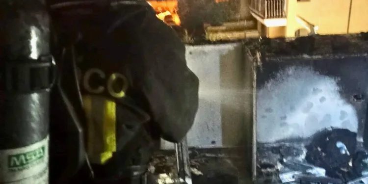 La Maddalena: incendio nella veranda di uno stabile in via Mario Boccone