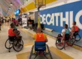 Carrozzine sportive e palloni da basket hanno attirato oggi, 19 settembre, la curiosità dei visitatori del Centro Commerciale I Fenicotteri di Cagliari