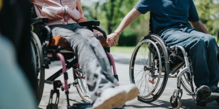 Non autosufficienza, la Giunta regionale ha approvato la programmazione 2025-2027. Oltre 241 milioni di euro tra risorse nazionali e regionali per anziani e persone con disabilità