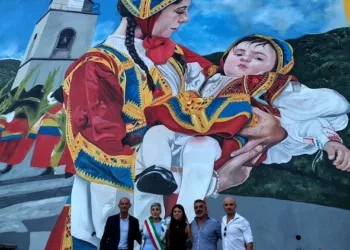 Sabato 12 settembre si è tenuta a Desulo l’inaugurazione ufficiale del murale “Custodi del domani”, opera dell’artista Andrea Pani