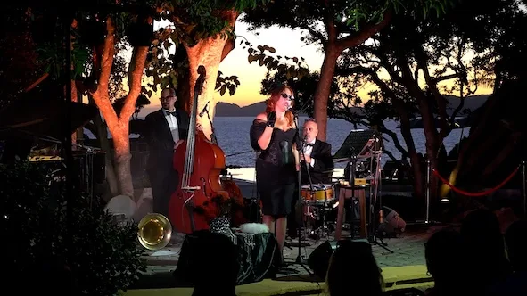 Alghero e Sassari in delirio per “La Chanteuse”: il festival “Nessun Dorma” parte col botto