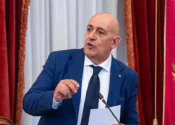 Lavori di bitumatura in via Gorizia davanti a due edifici scolastici, critico il consigliere comunale Pietro Pedoni (FdI Sassari)