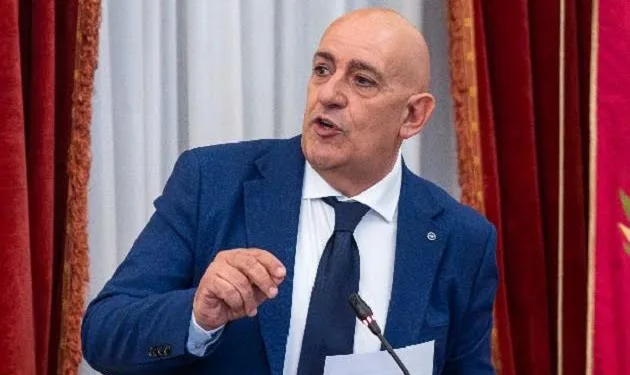 Lavori di bitumatura in via Gorizia davanti a due edifici scolastici, critico il consigliere comunale Pietro Pedoni (FdI Sassari)