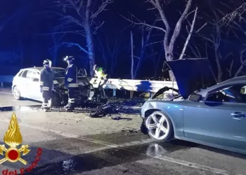 Nuoro: violento scontro frontale nel bivio di Pratosardo