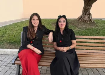 Domenica a Cagliari arriva “Delitti a tavola”, atmosfere noir e misteri da risolvere nel nuovo appuntamento con la rassegna di teatro “Nutrimenti- A bocca aperta”