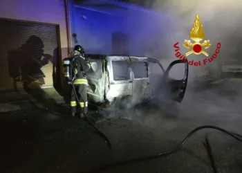 Silì: a fuoco un’auto