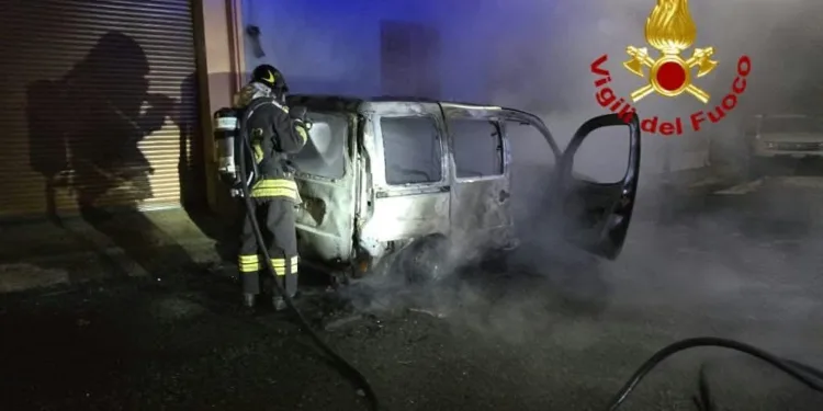 Silì: a fuoco un’auto