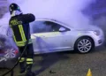 Nuoro: a fuoco un’auto in via Giacinto Satta