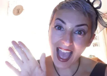 Canti dal Cappello”: all’Archivio Mario Cervo di Olbia arriva Stefania Deluigi Branca