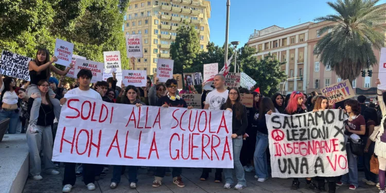 Continua la mobilitazione degli studenti all’insegna di “soldi alla scuola, nn alla guerra”, il 30 ottobre manifestazione del Fronte della Gioventù Comunista