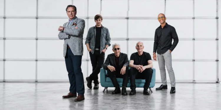 Domenica 1° novembre al Teatro Massimo di Cagliari, i pluripremiati ai Grammy Kurt Elling e Yellowjackets rileggono in chiave vocale i capolavori dei Weather Report